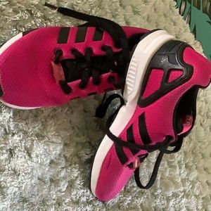 Adidas Pink tennis shoes zx flux very, the tennis material is fabric.sz 4